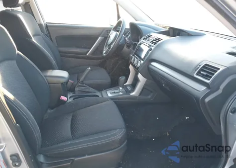 2017 Subaru Forester 2.5I Premium z USA, uszkodzony, nr VIN JF2SJAEC9HH485462